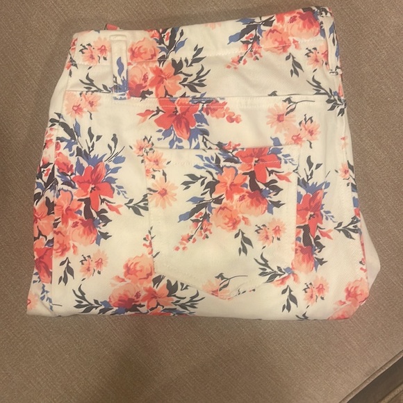 Floral Ankle Pants - Picture 7 of 7